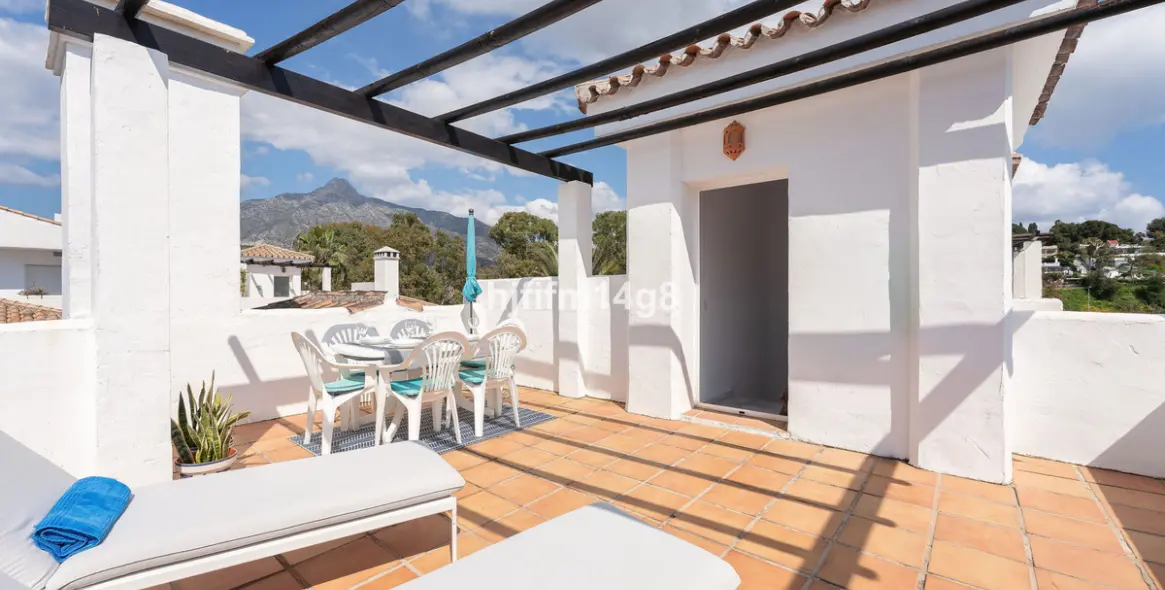 Sale of penthouse in Nueva Andalucía 15
