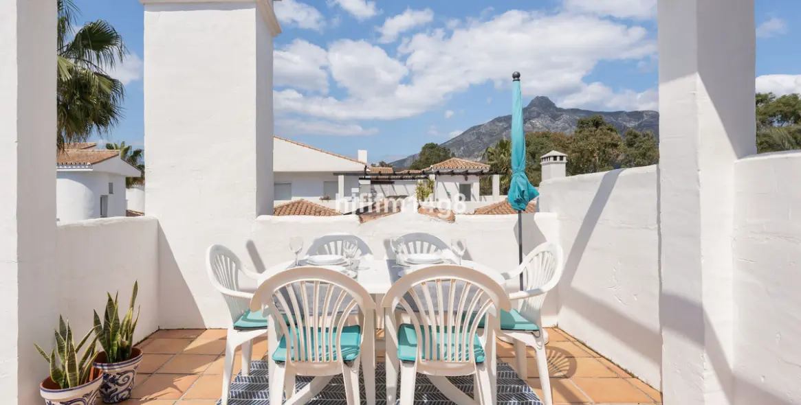 Sale of penthouse in Nueva Andalucía 17