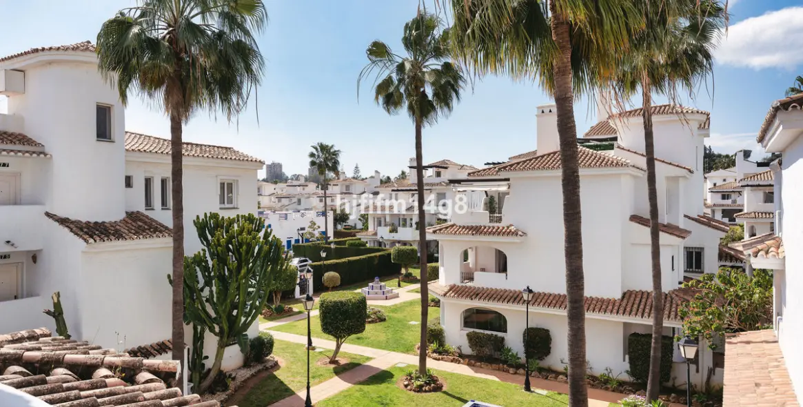 Sale of penthouse in Nueva Andalucía 18