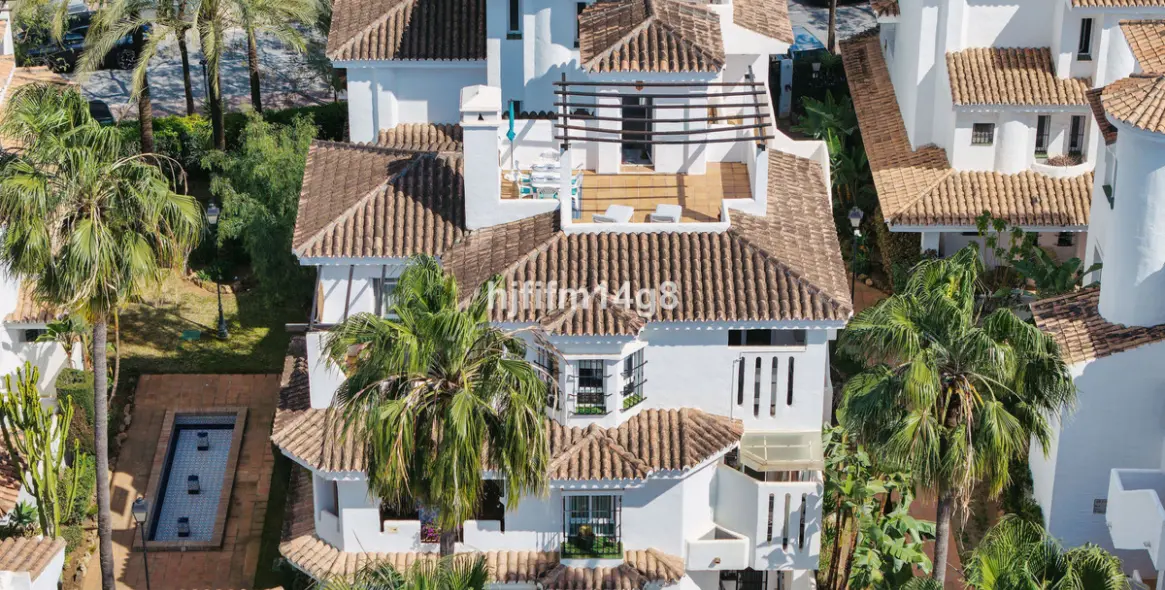 Sale of penthouse in Nueva Andalucía 20