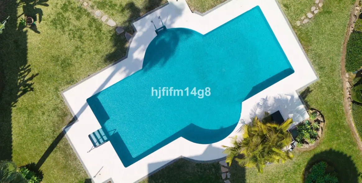 Sale of penthouse in Nueva Andalucía 23