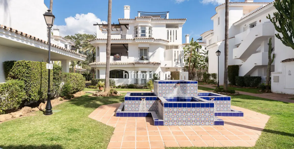 Sale of penthouse in Nueva Andalucía 24