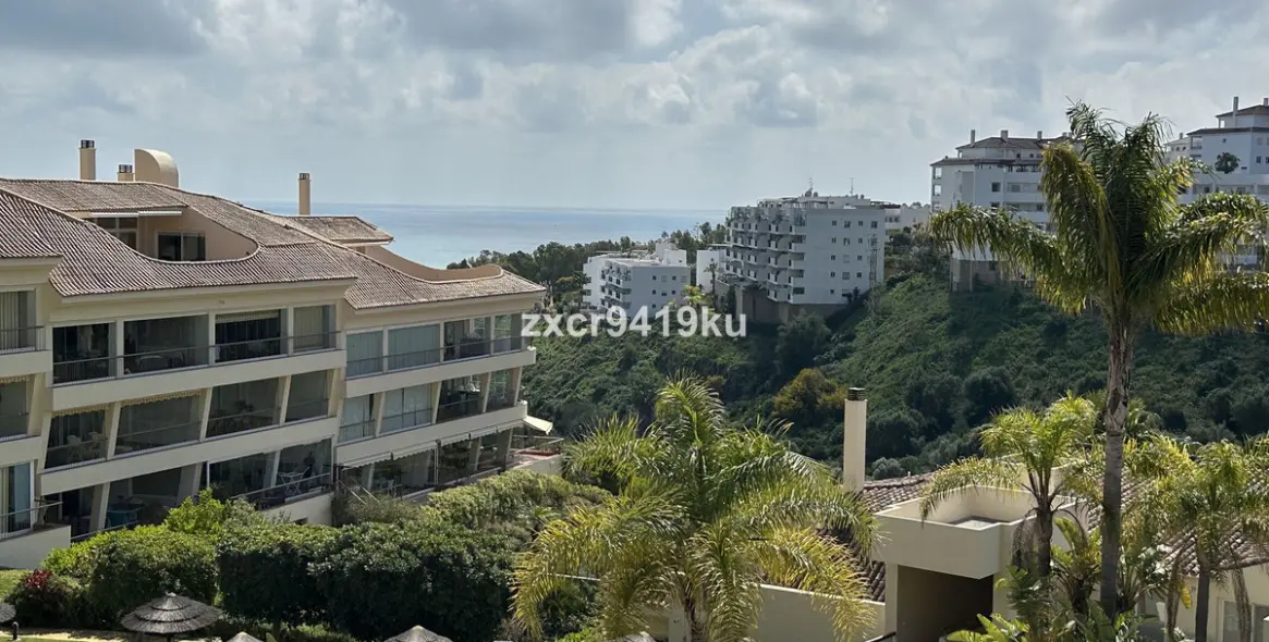 Sale of middle floor apartment in Riviera del Sol 1