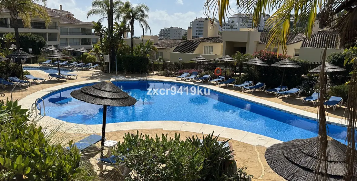 Sale of middle floor apartment in Riviera del Sol 2