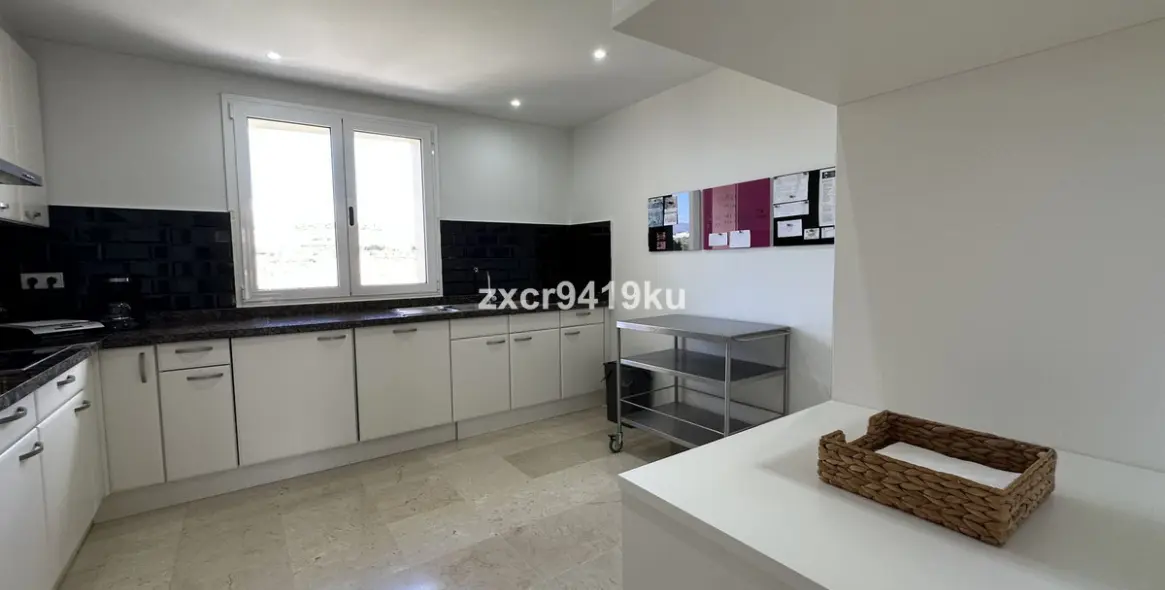 Sale of middle floor apartment in Riviera del Sol 11