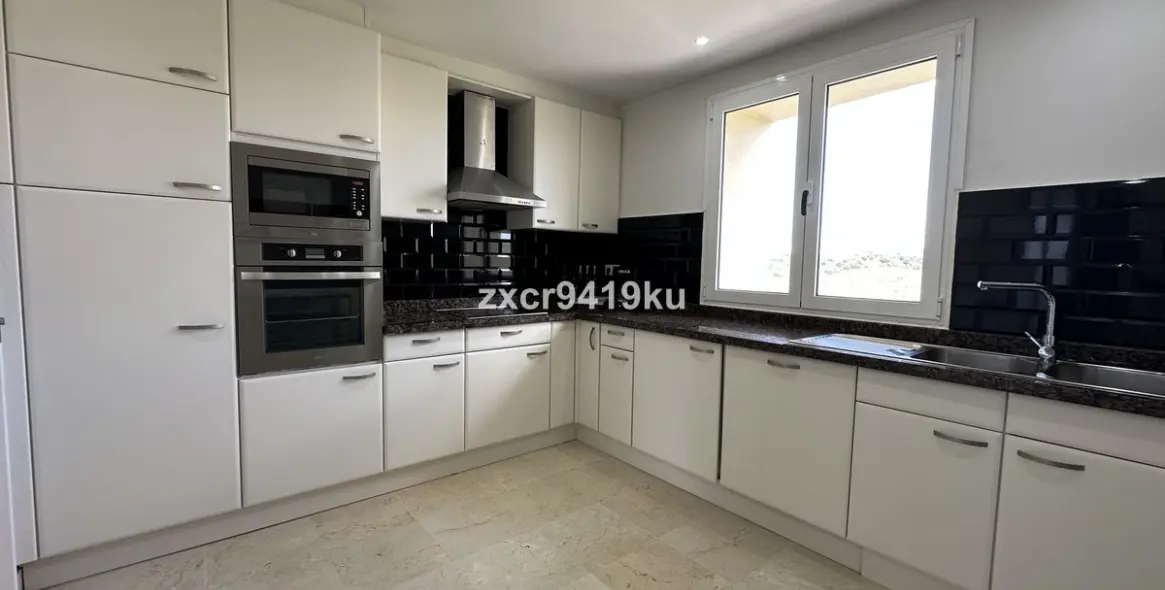 Sale of middle floor apartment in Riviera del Sol 12