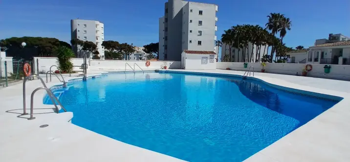 Sale of ground floor apartment in Calahonda 0