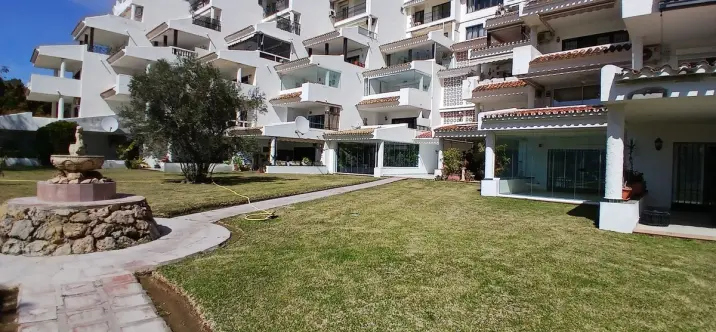 Sale of ground floor apartment in Calahonda 1