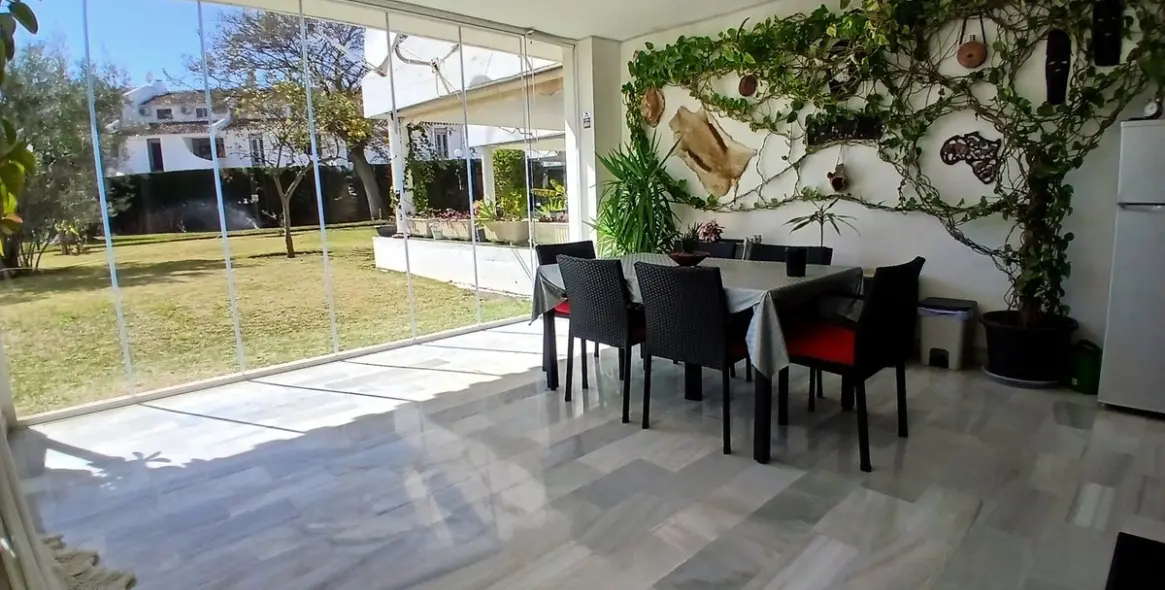 Sale of ground floor apartment in Calahonda 3