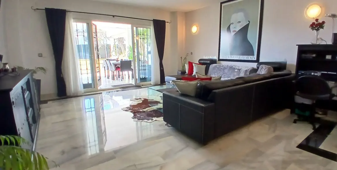 Sale of ground floor apartment in Calahonda 4