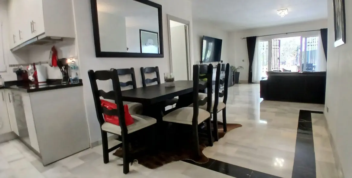 Sale of ground floor apartment in Calahonda 6