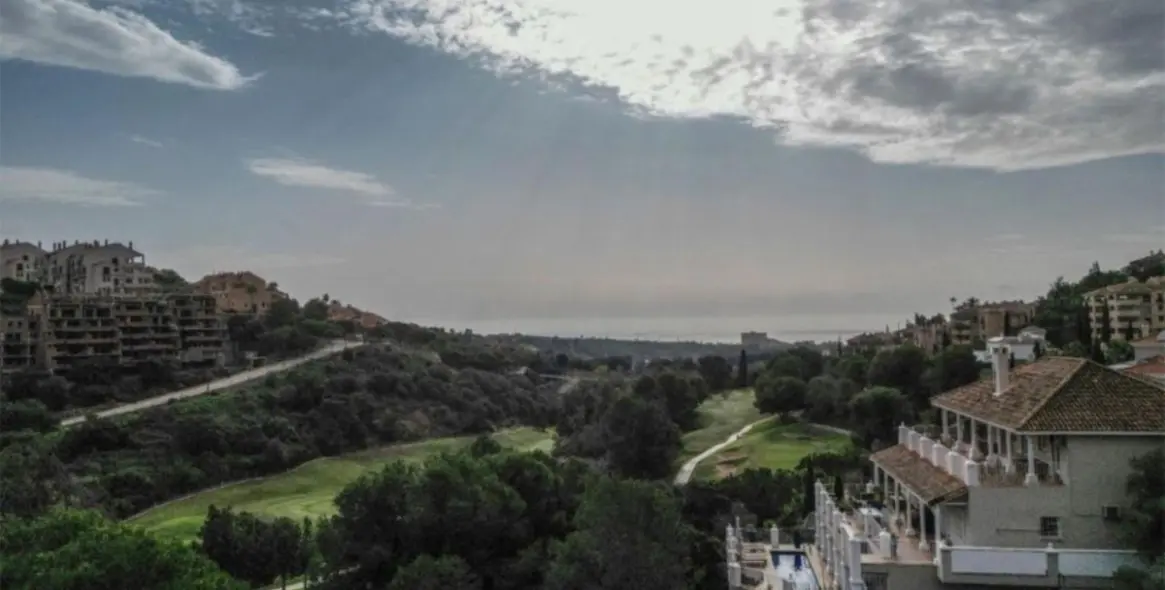 Sale of residential plot in Elviria 10