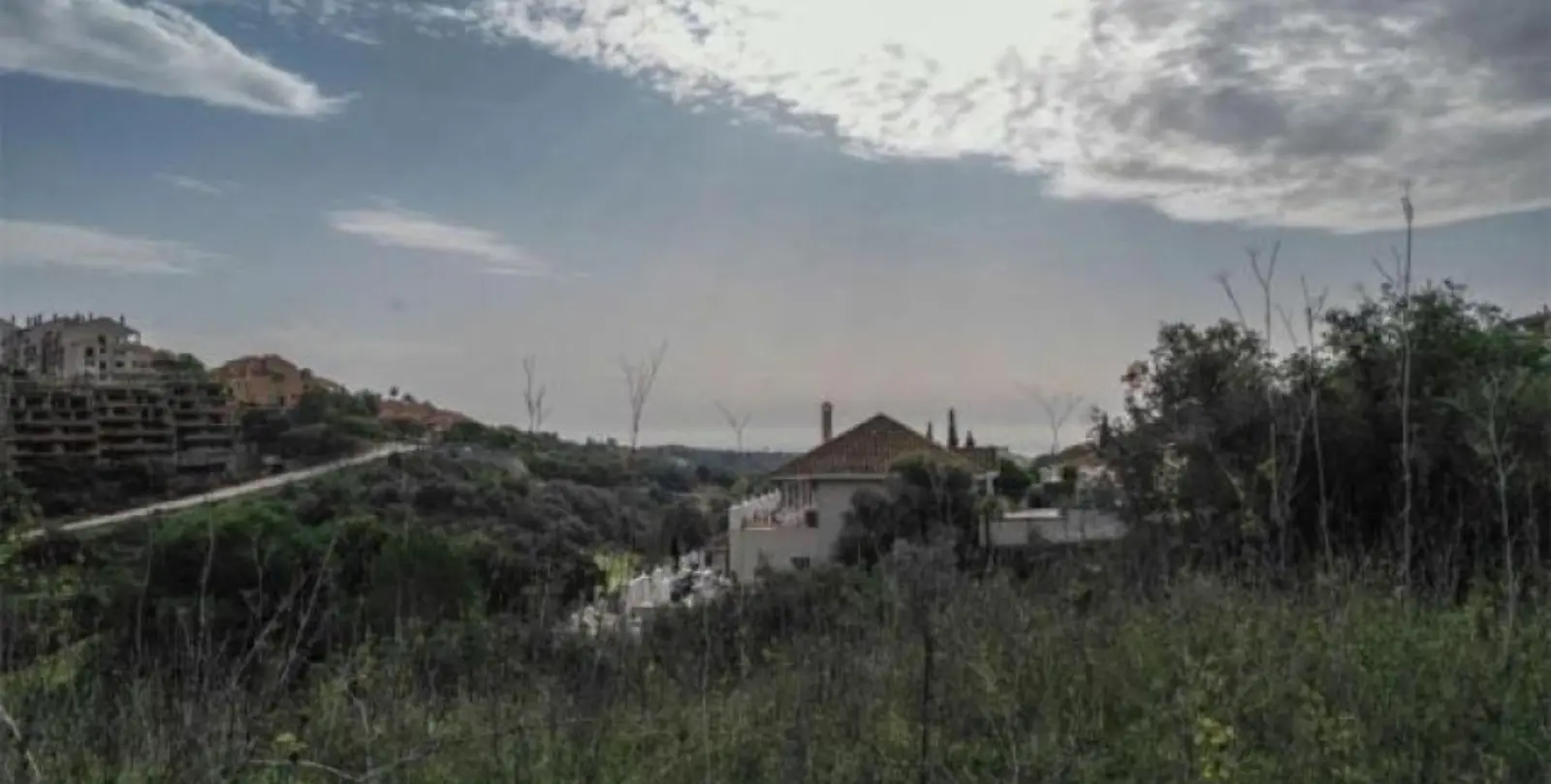 Sale of residential plot in Elviria 3