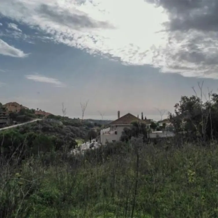 Sale of residential plot in Elviria
