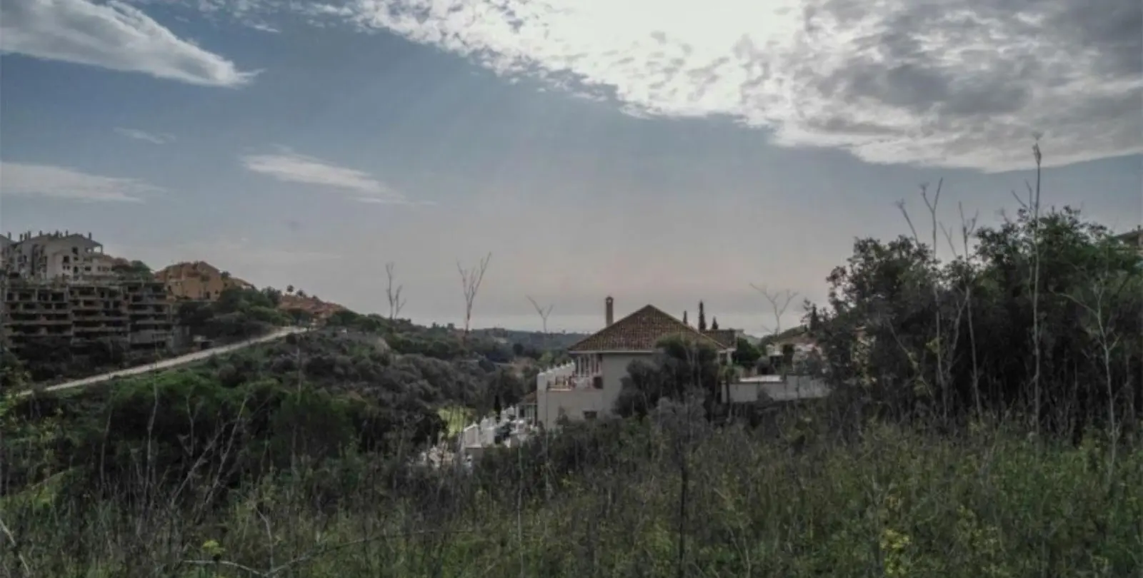 Sale of residential plot in Elviria 9