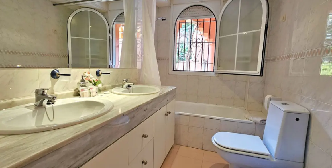 Продажа апартаментов на первом этаже в El Rosario 17