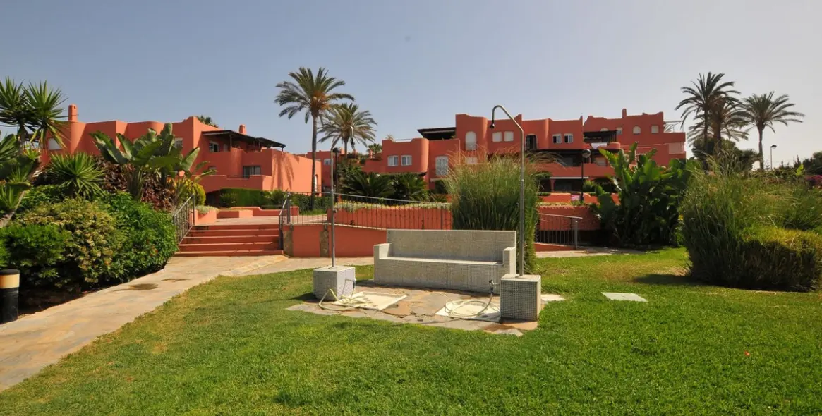 Продажа апартаментов на первом этаже в El Rosario 25