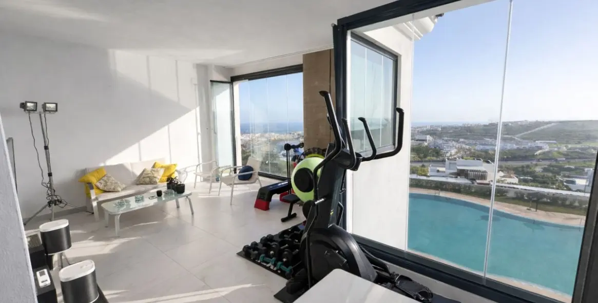 Продажа апартаментов на среднем этаже в Estepona 5