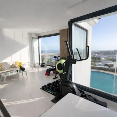 Продажа апартаментов на среднем этаже в Estepona