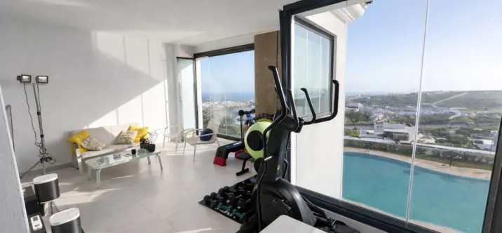 Продажа апартаментов на среднем этаже в Estepona 4