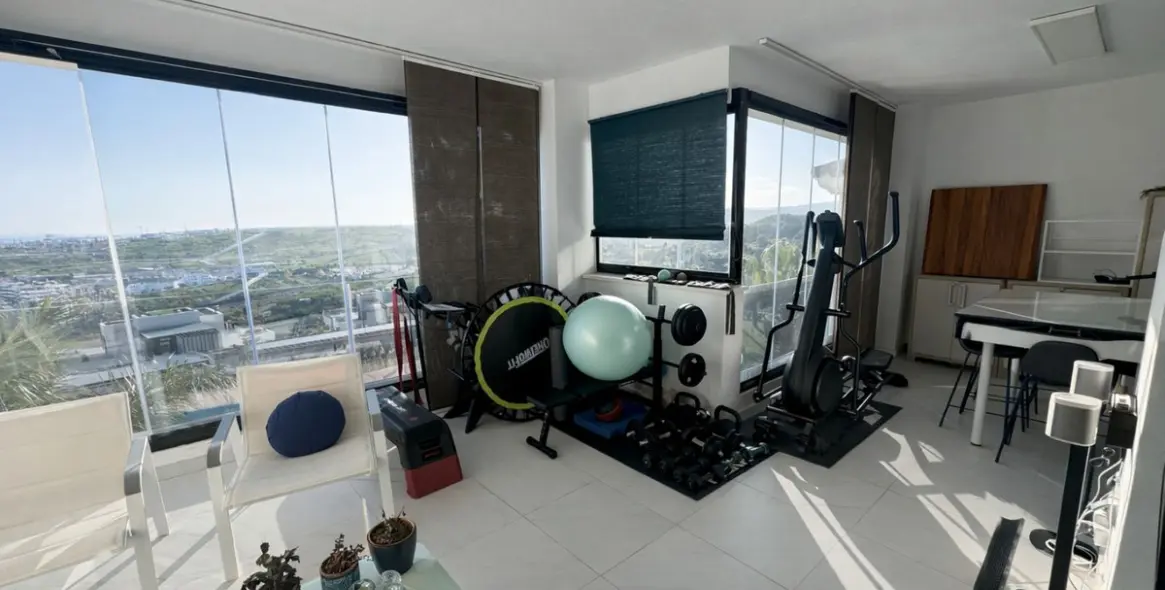 Продажа апартаментов на среднем этаже в Estepona 6