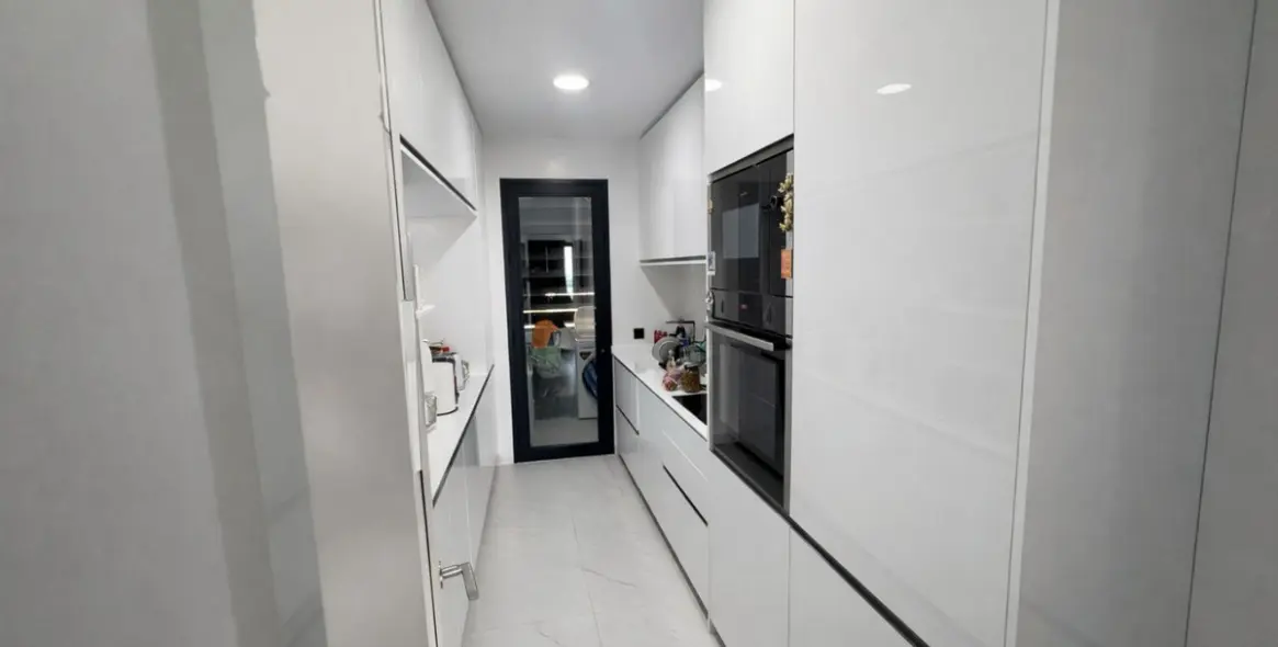 Продажа апартаментов на среднем этаже в Estepona 9