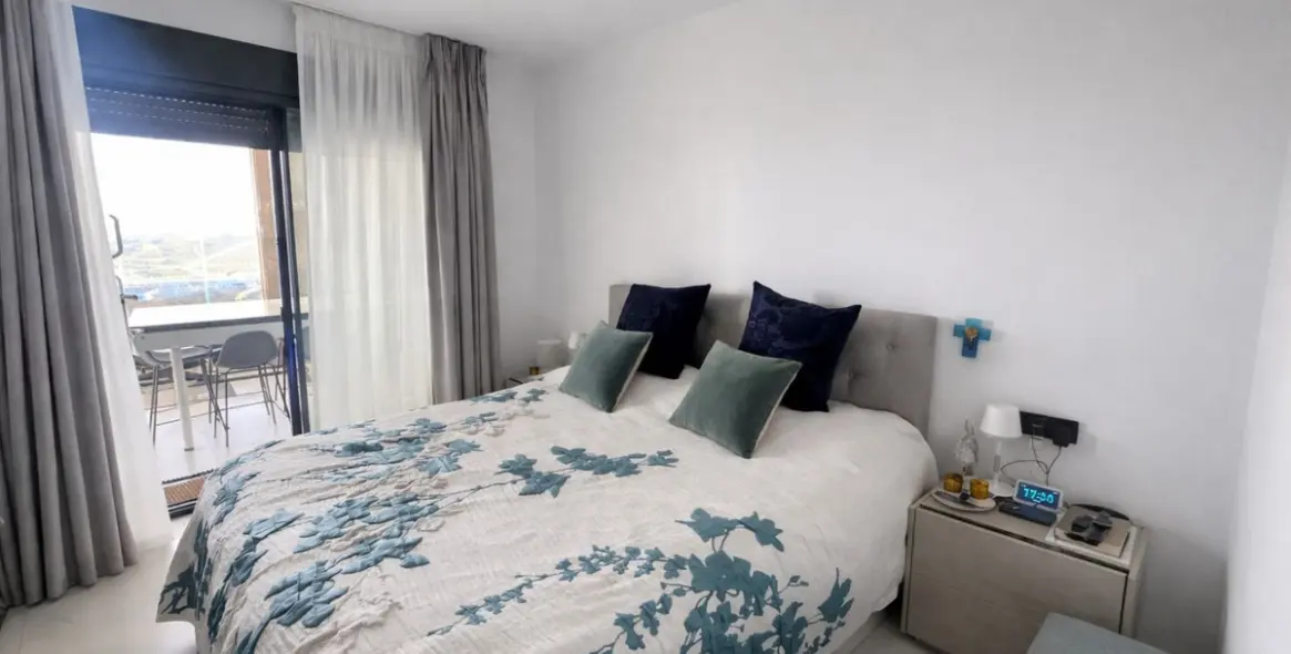 Продажа апартаментов на среднем этаже в Estepona 10