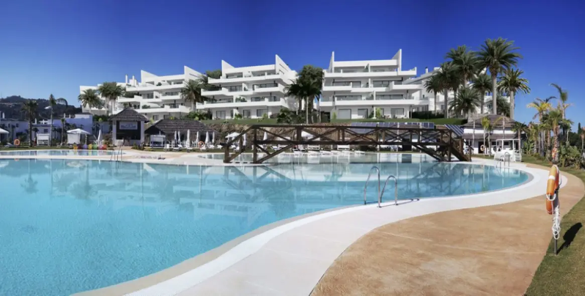 Продажа апартаментов на среднем этаже в Estepona 18