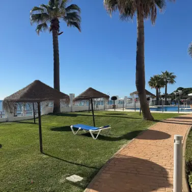 Продажа апартаментов на среднем этаже в Calahonda