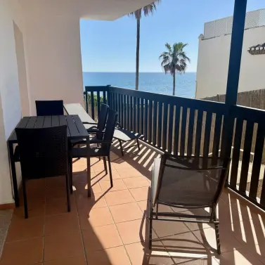 Sale of middle floor apartment in Calahonda