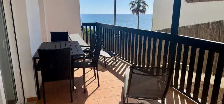 Sale of middle floor apartment in Calahonda 0