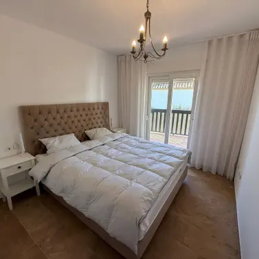 Sale of middle floor apartment in Calahonda
