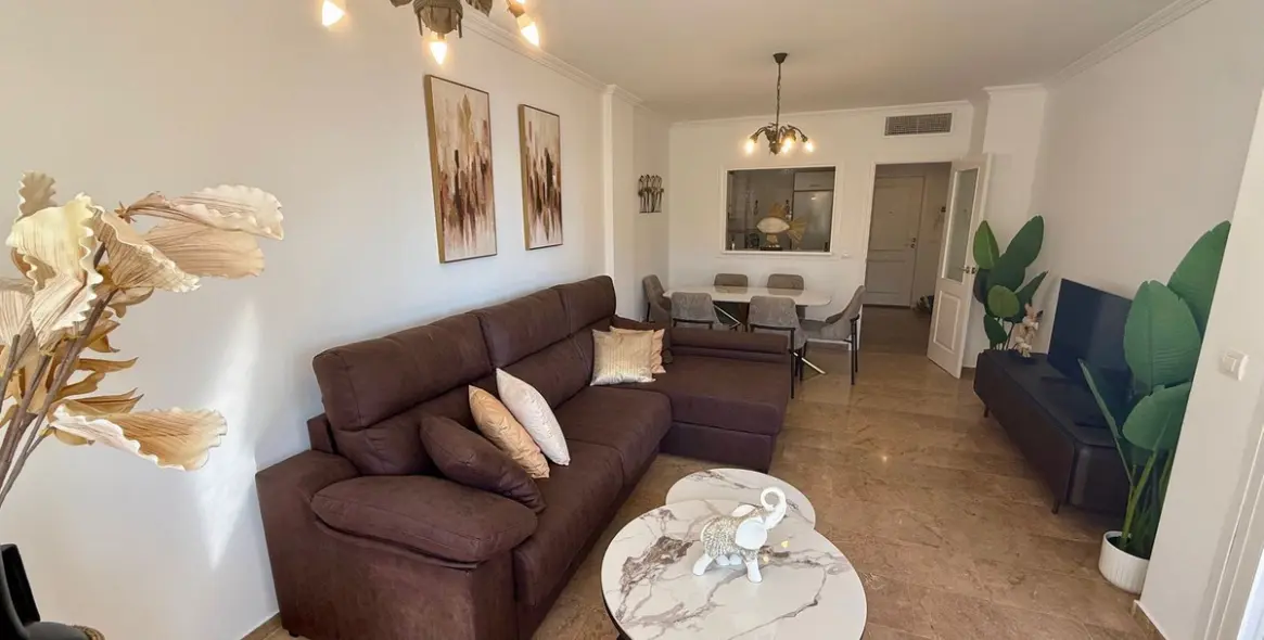 Sale of middle floor apartment in Calahonda 6