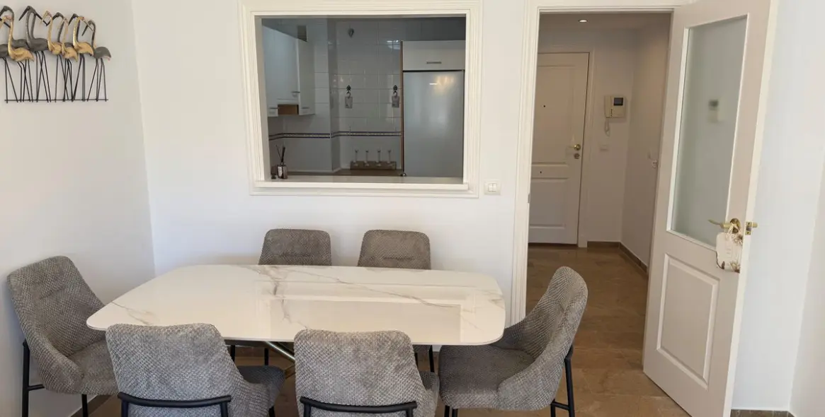 Sale of middle floor apartment in Calahonda 11