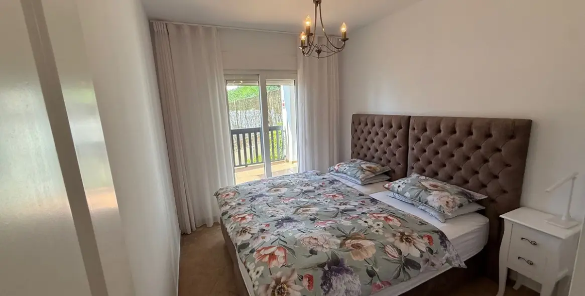 Sale of middle floor apartment in Calahonda 13