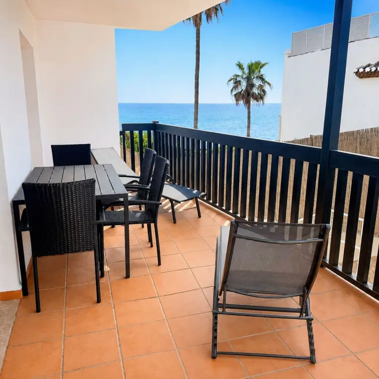 Sale of middle floor apartment in Calahonda