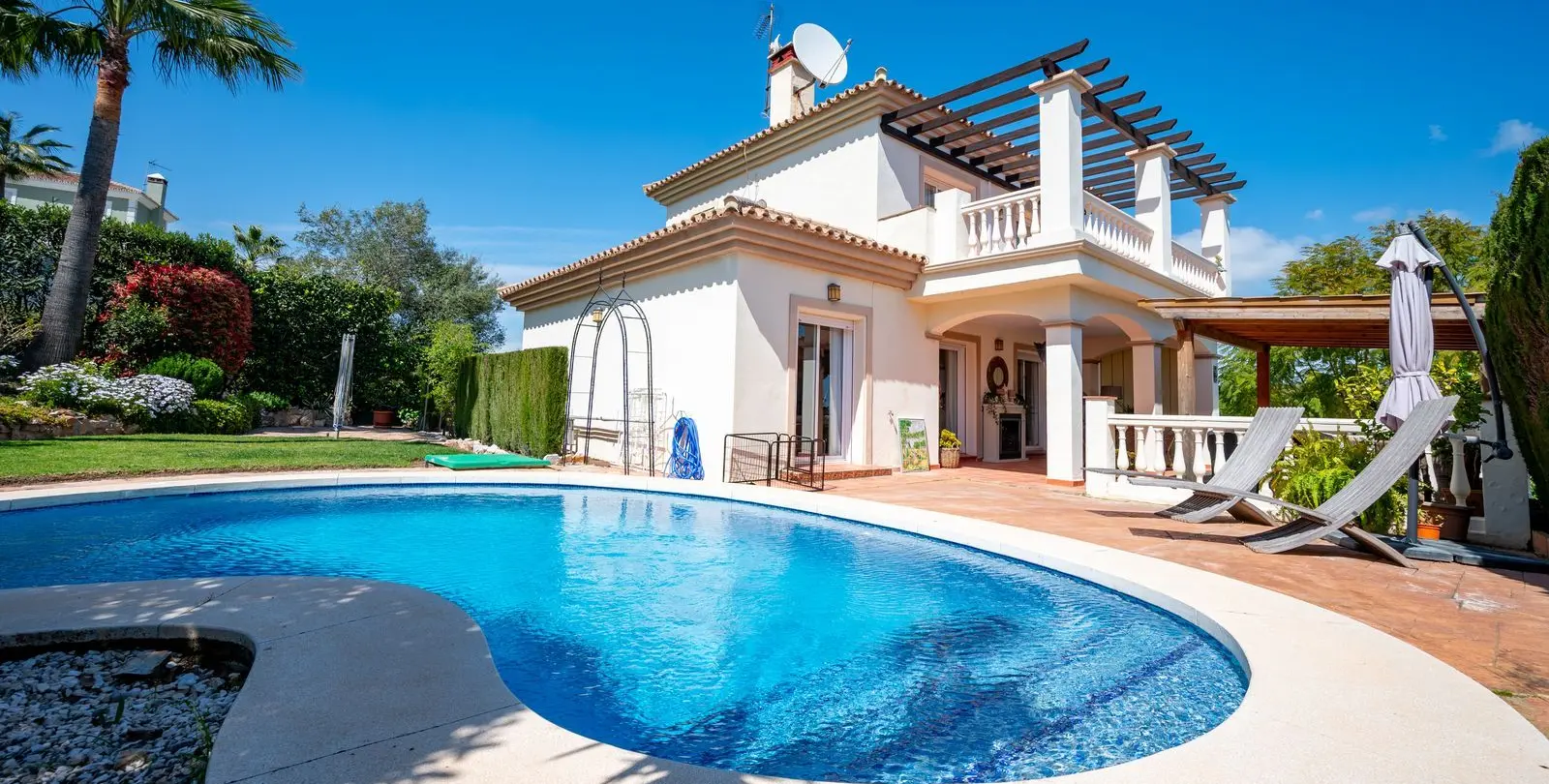 Sale of detached villa in Coín 1