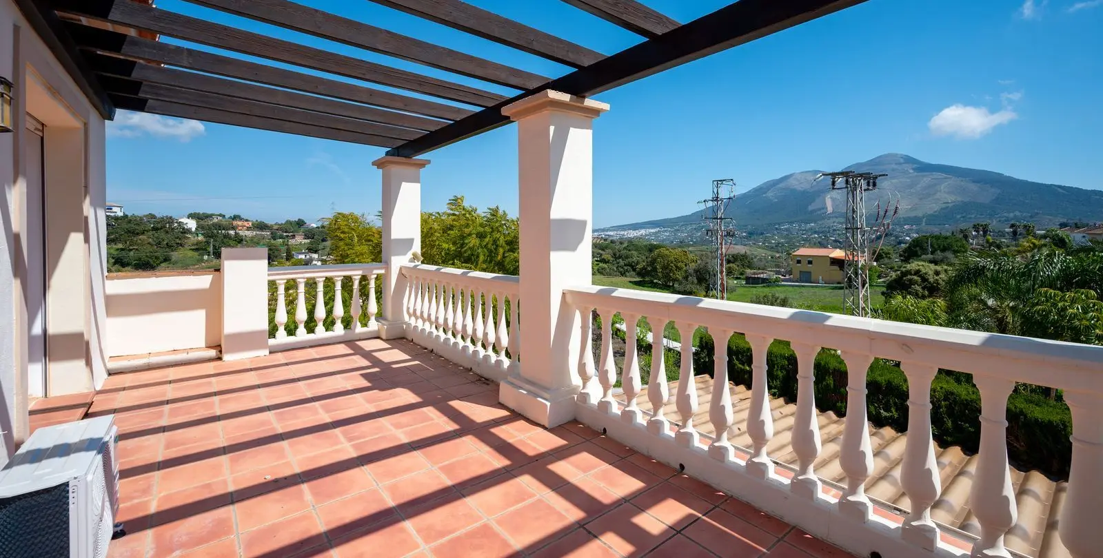 Sale of detached villa in Coín 20