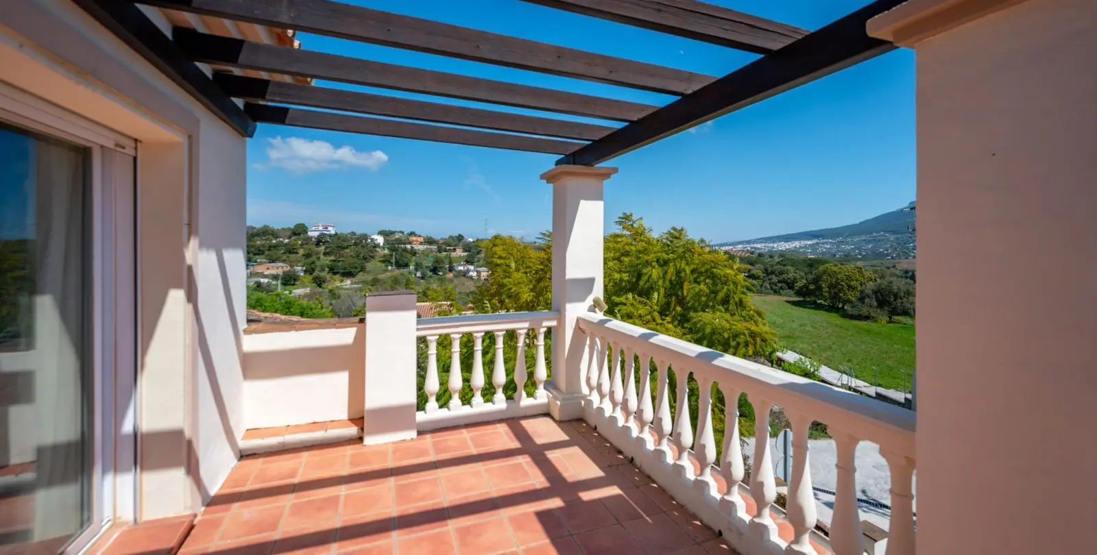 Sale of detached villa in Coín 21