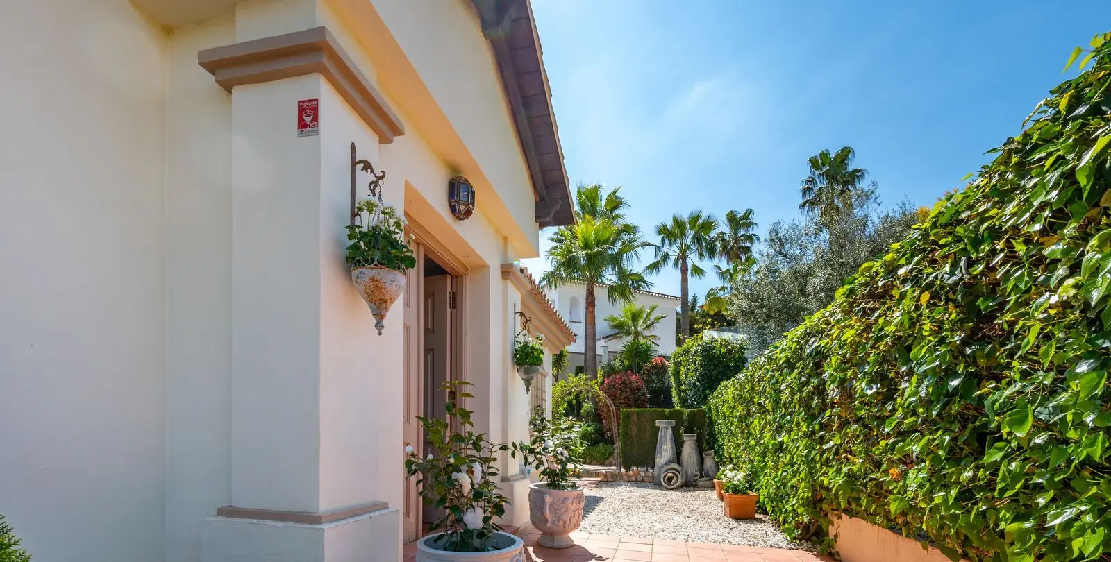 Sale of detached villa in Coín 22