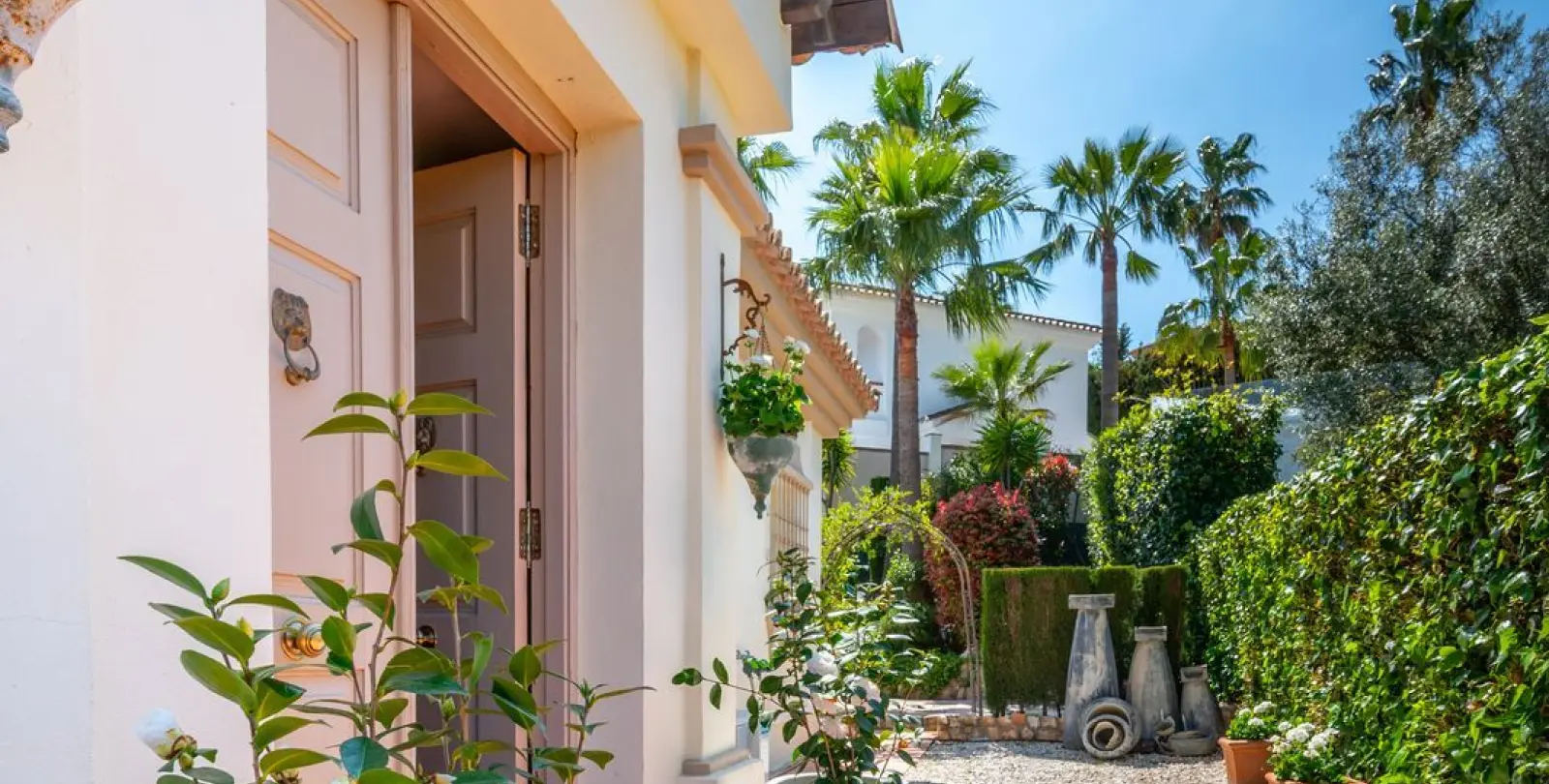 Sale of detached villa in Coín 23