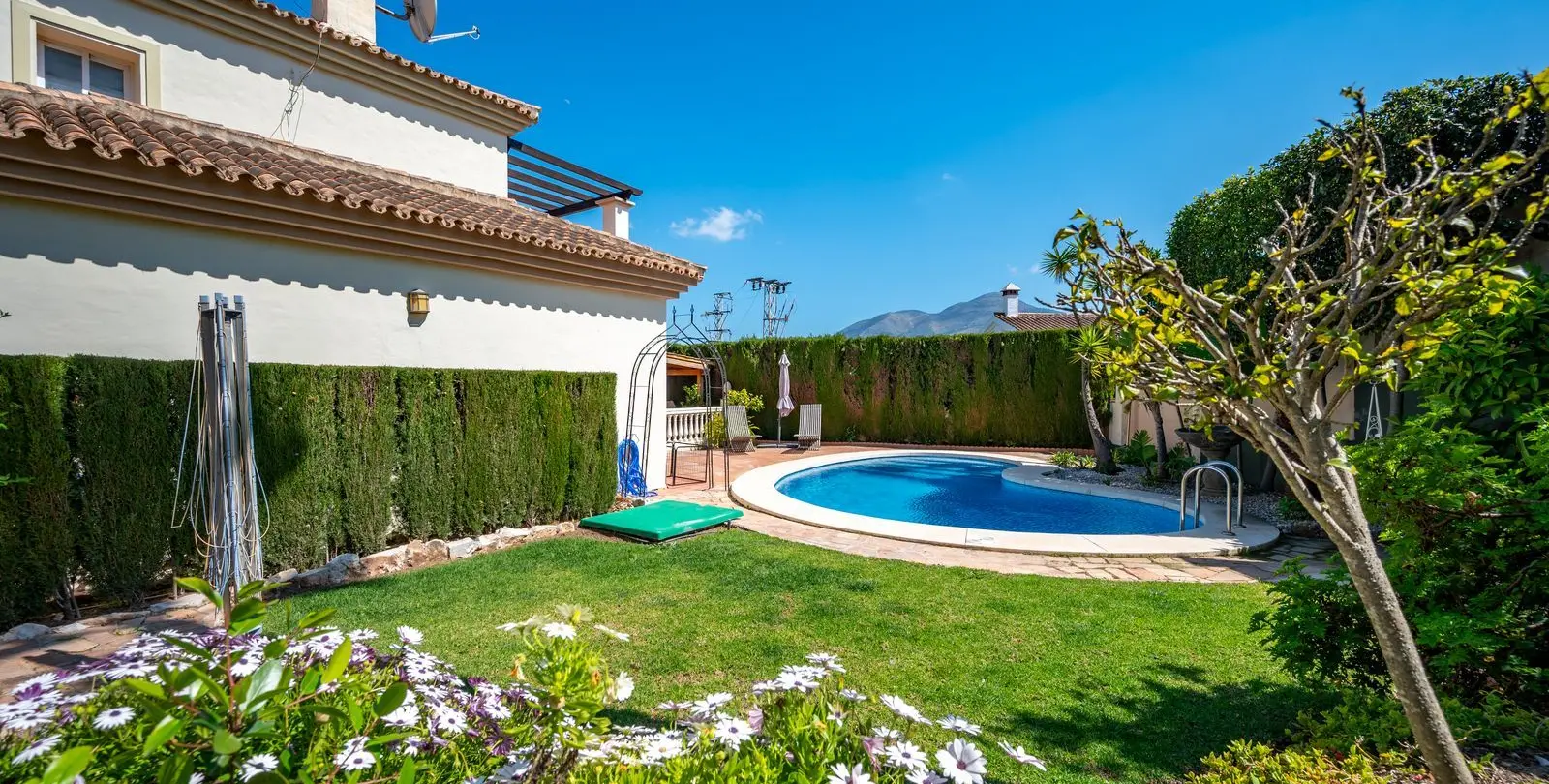 Sale of detached villa in Coín 27