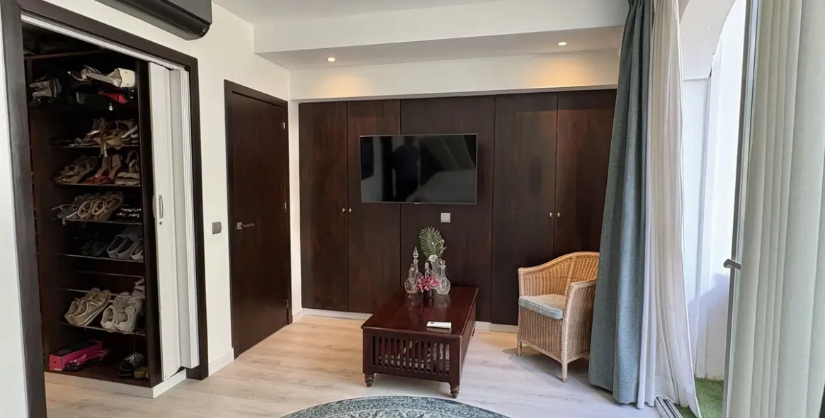 Sale of middle floor apartment in La Quinta 11