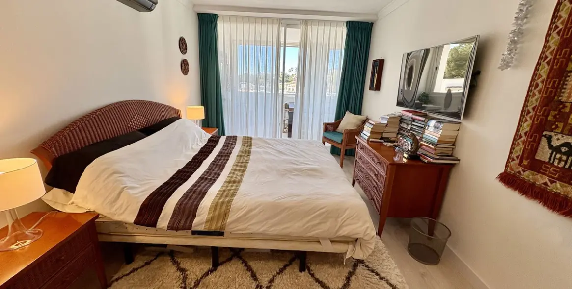 Sale of middle floor apartment in La Quinta 13