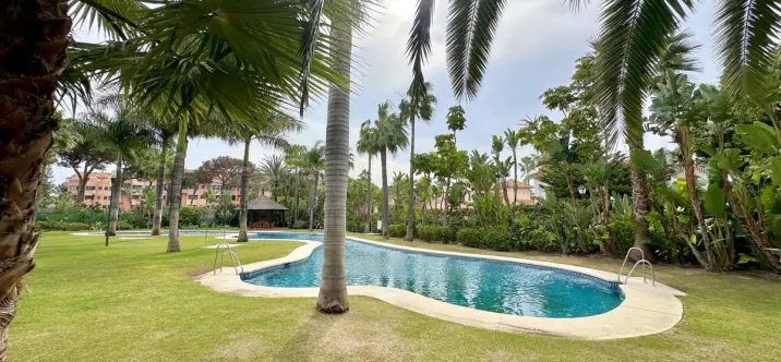 Продажа апартаментов на среднем этаже в Puerto Banús 0