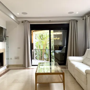 Продажа апартаментов на среднем этаже в Puerto Banús