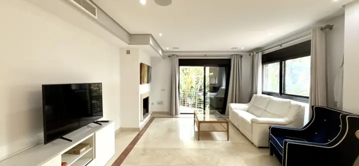 Продажа апартаментов на среднем этаже в Puerto Banús 3