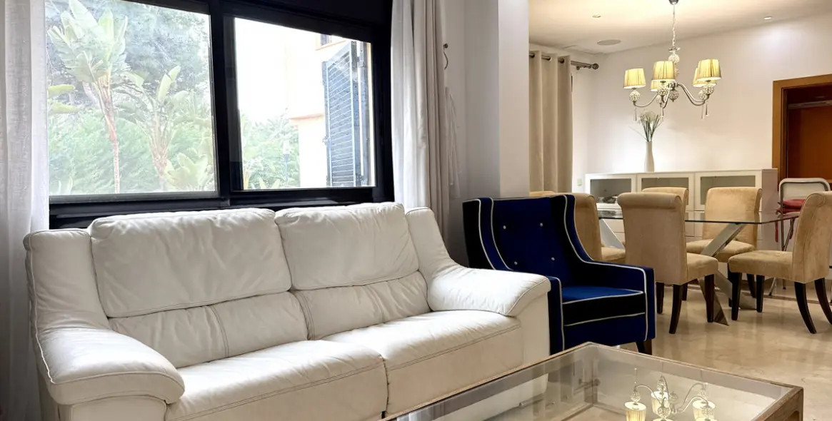 Venta de apartamento en planta media en Puerto Banús 5