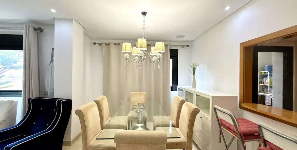 Venta de apartamento en planta media en Puerto Banús 6
