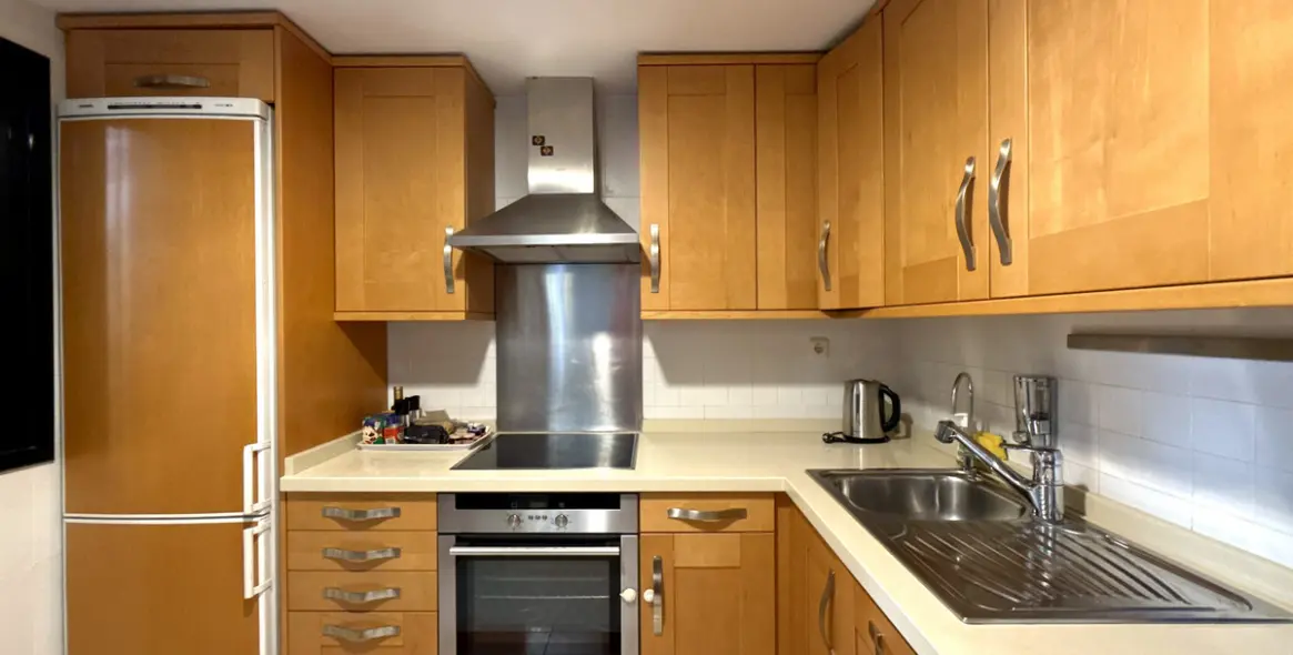 Venta de apartamento en planta media en Puerto Banús 7